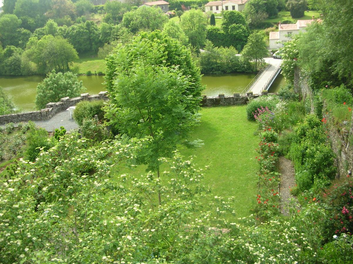 B&B "Les Remparts" Vouvant Exterior photo